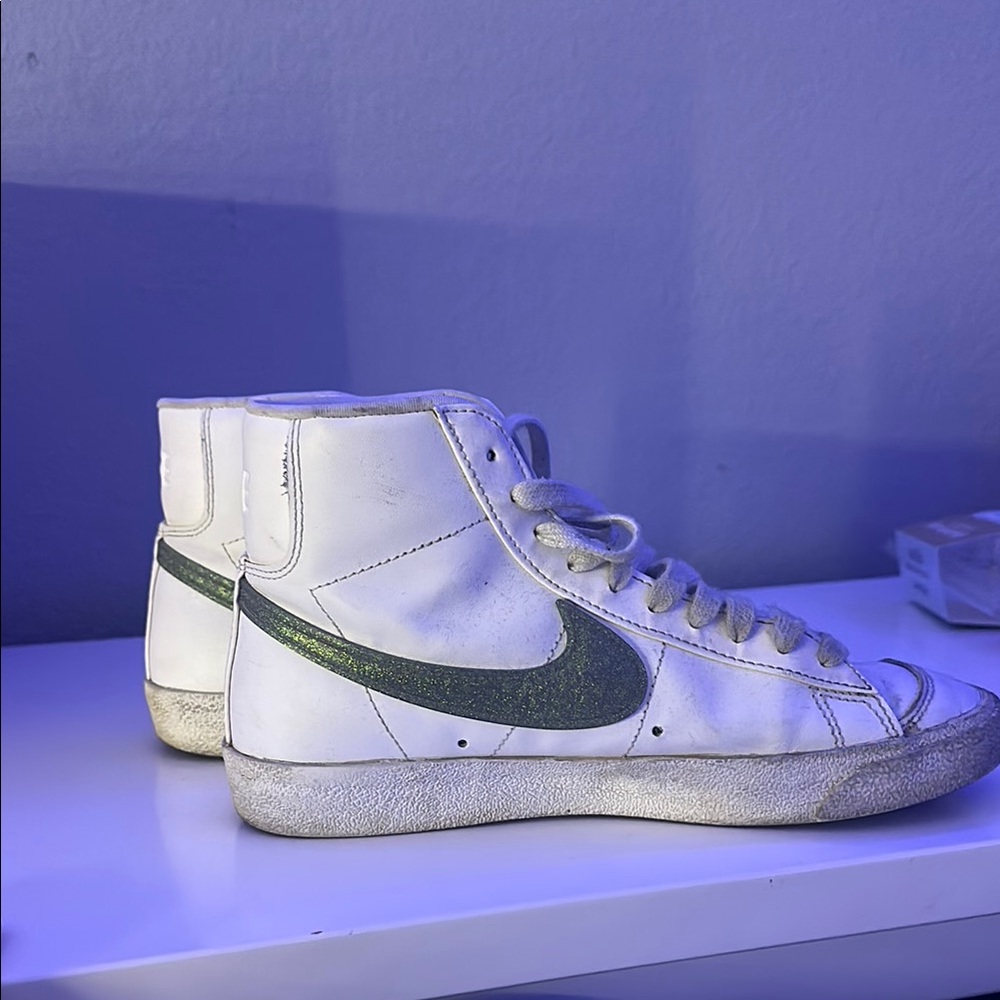Nike White and Green Glitter Blazers - Woman’s 8